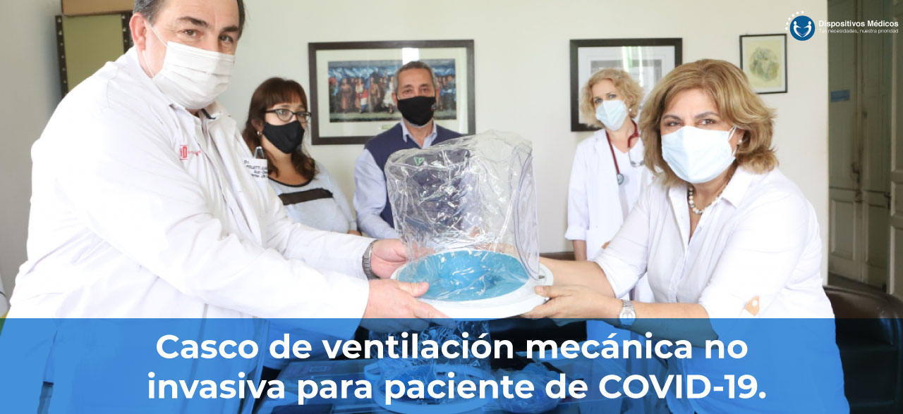 Casco de ventilación mecánica no invasiva para paciente de COVID-19.